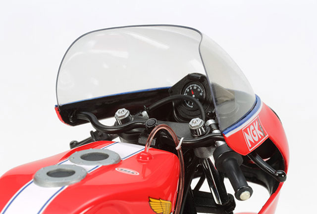 タミヤが12分の１「Honda RS1000 1981 #1」完成モデル発売| バイク 