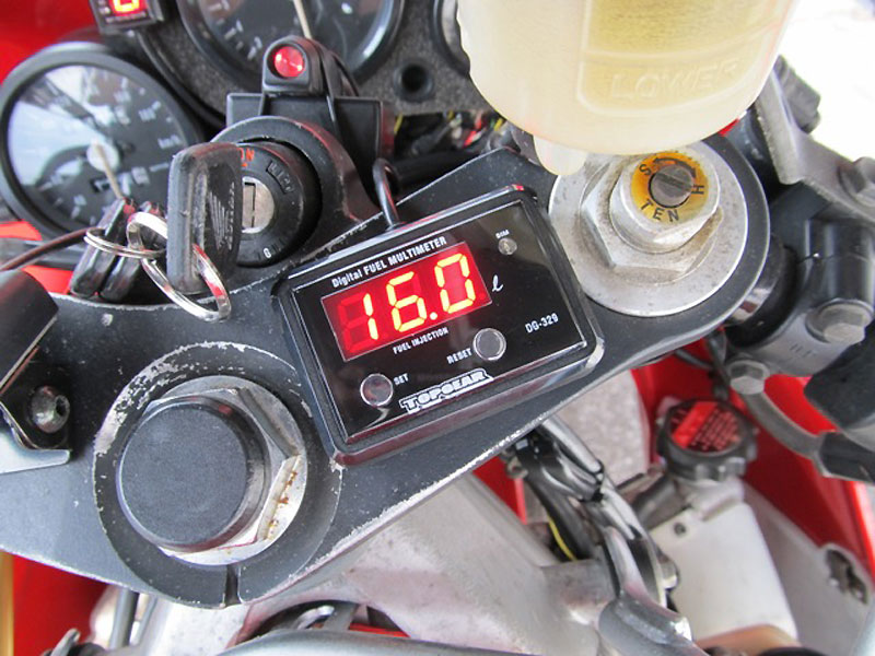 ガソリン残量と使用量をリアルタイム表示 Nsr250r専用デジタル燃料計キット2種が発売 バイクブロス マガジンズ