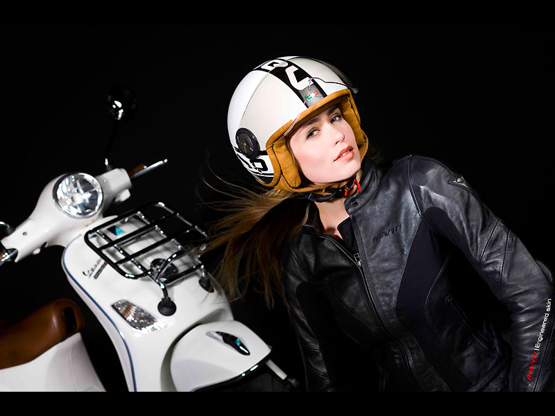 マッドマックスからBEON レディーススモールヘルメット「NANO」新発売