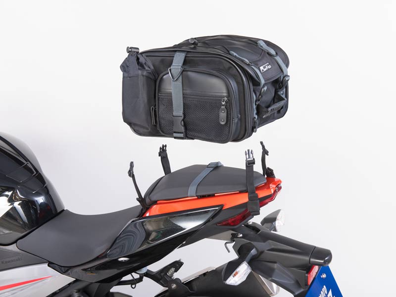 タナックスがミニフィールドシートバッグの固定ベルトを仕様変更し販売へ| バイクブロス・マガジンズ