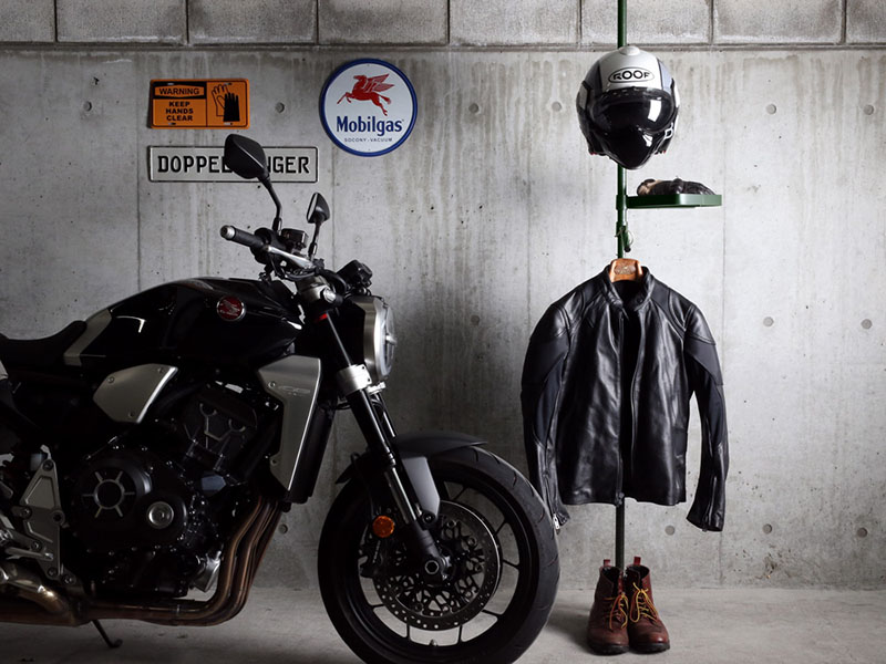 愛用のジャケットやヘルメットは魅せる収納がオススメ バイクギア用収納ラックがドッペルギャンガーから2タイプ発売 バイクブロス マガジンズ