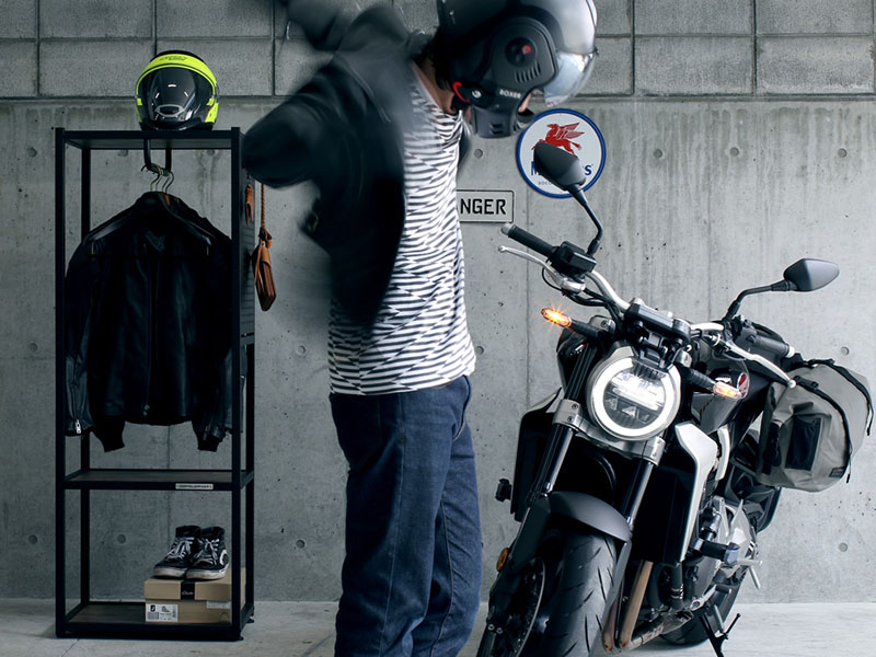 愛用のジャケットやヘルメットは魅せる収納がオススメ バイクギア用収納ラックがドッペルギャンガーから2タイプ発売 バイクブロス マガジンズ