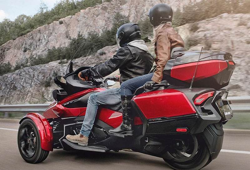 3輪モーターサイクル「Can-Am Spyder RT」がフルモデルチェンジ　記事1