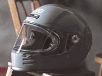 ショウエイがネオクラシックフルフェイスヘルメット「Glamster」の詳細を発表　メイン