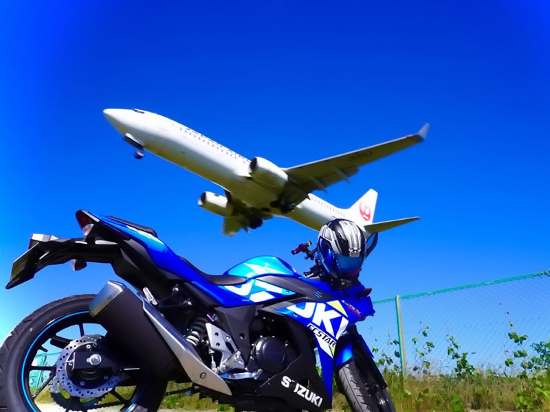 迫力満点の飛行機とツーショット バイク X 飛行機撮影スポットコレクション バイクブロス マガジンズ