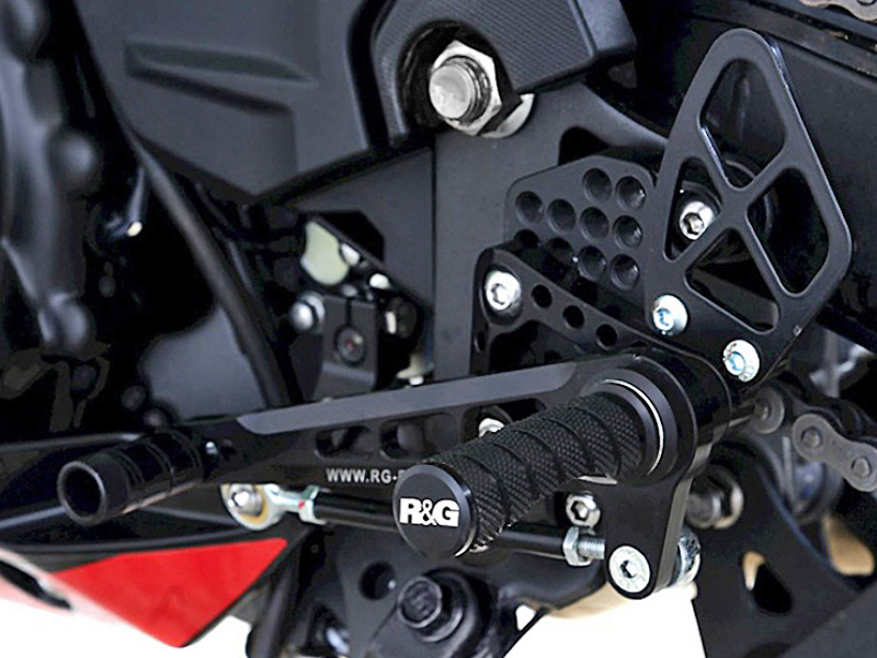 R＆G レーシングのバックステップ「Adjustable Rearsets」に GSX 