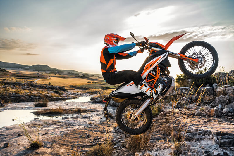 【KTM】最大10万円分の純正オプション・ウェアをプレゼント！「2021スタートダッシュキャンペーン」を1/8～3/31まで開催　記事4