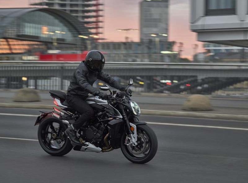 【MVアグスタ】ハイパーネイキッドバイク「BRUTALE 1000 RS」が2021年12月に発売！　記事4