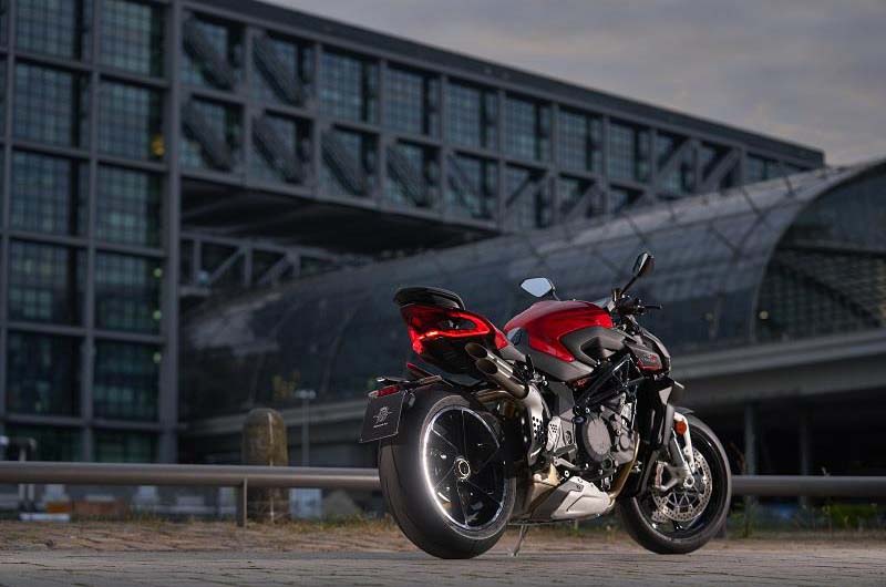 【MVアグスタ】ハイパーネイキッドバイク「BRUTALE 1000 RS」が2021年12月に発売！　記事6