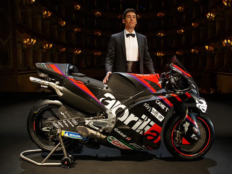 MotoGP 2022シーズンをファクトリーチーム「アプリリア・レーシング」として参戦　記事1