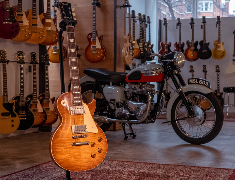 【トライアンフ】1959年生まれのギターとバイクがコラボ！「ボンネビル T120 1959 レジェンド カスタム エディション」を発表　記事5