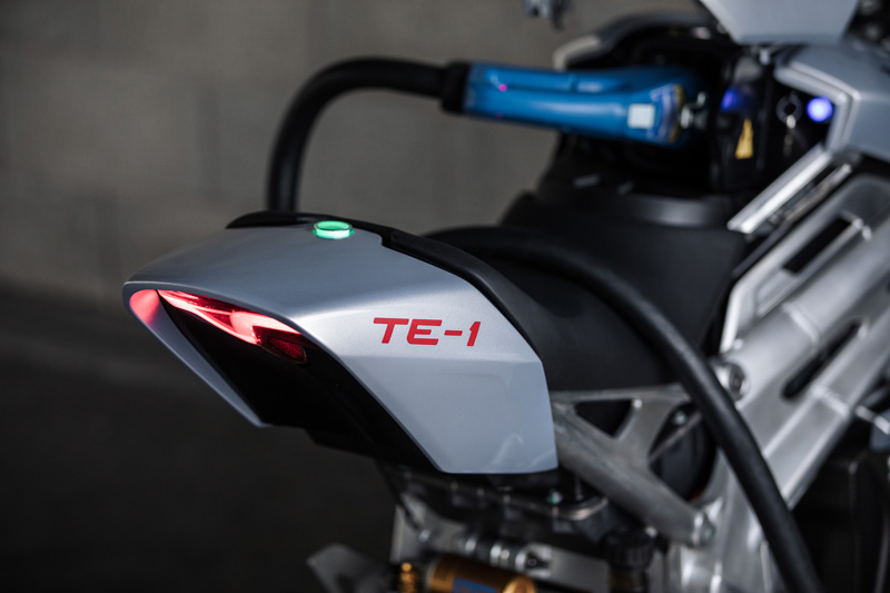 【トライアンフ】電動バイク「TE-1」の開発プロジェクトが完了！ 脅威のパワーウェイトレシオと充電時間の短縮を実現　記事２
