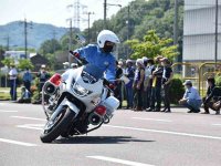 岐阜県の土岐プレミアム・アウトレットで交通機動隊の白バイ8台によるデモ走行を実施　メイン