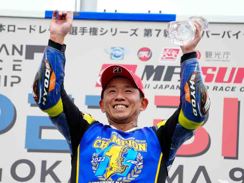 【ヤマハ】中須賀克行選手が全日本 JSB1000クラスで通算11回目のチャンピオンに！　記事３