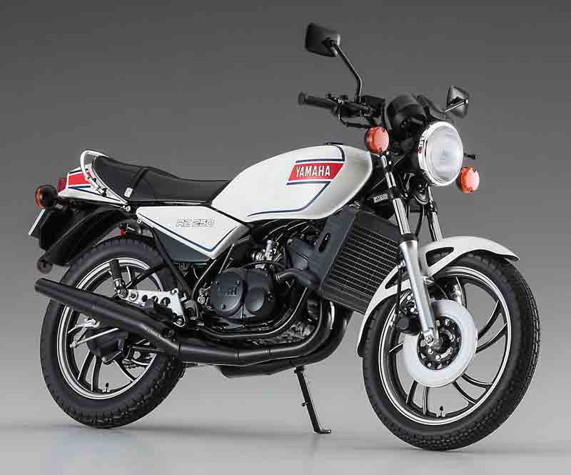 あの400キラーを完全新金型で再現！ 1/12スケールモデル「ヤマハ RZ250」がハセガワから11/19発売　記事１