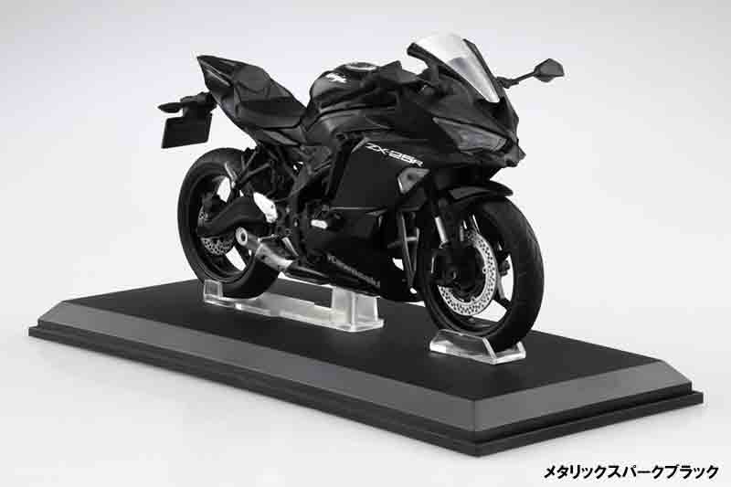 アオシマから塗装済み1/12スケールモデル「KAWASAKI Ninja ZX-25R」が2023年4月発売　記事５