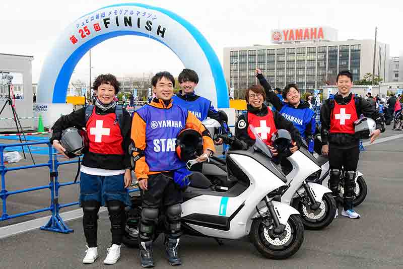 【ヤマハ】電動スクーター「E01」を第25回ジュビロ磐田メモリアルマラソンのサポート車両として提供 記事1