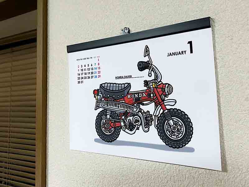 連載企画のレトロバイク・グラフティがカレンダーに！「藤原かんいちの2023年版オリジナルイラストカレンダー（Nostalgia Motorcycles）」が12/7に発売　記事１