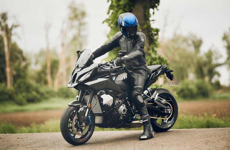 BMW Motorrad が「M 1000 XR（エム・セン・エックス・アール）」のプロトタイプを発表しました！　記事１