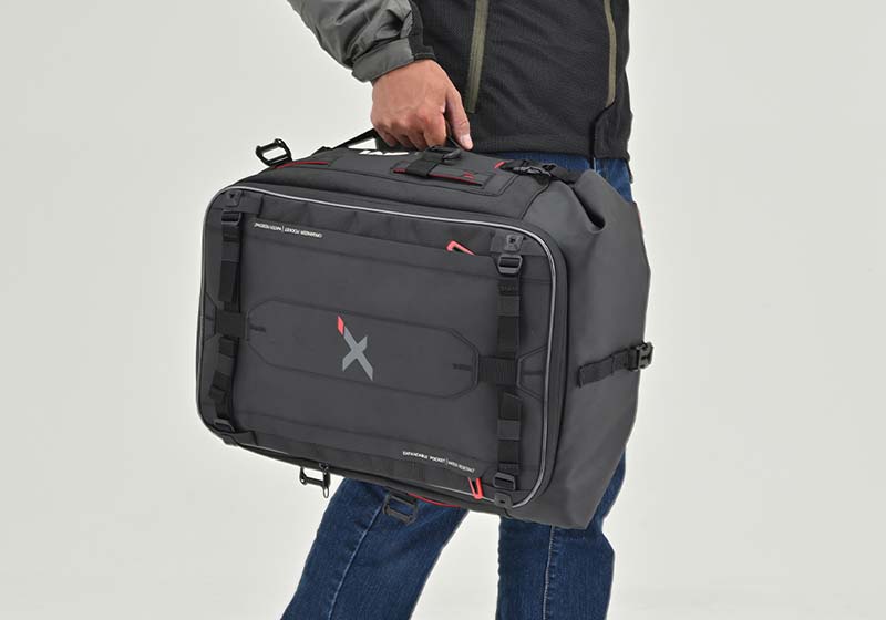 単体でも、ハードケースに装着しても使えるソフトバッグ！ デイトナのGIVIカーゴバッグシリーズが3サイズ発売！記事12