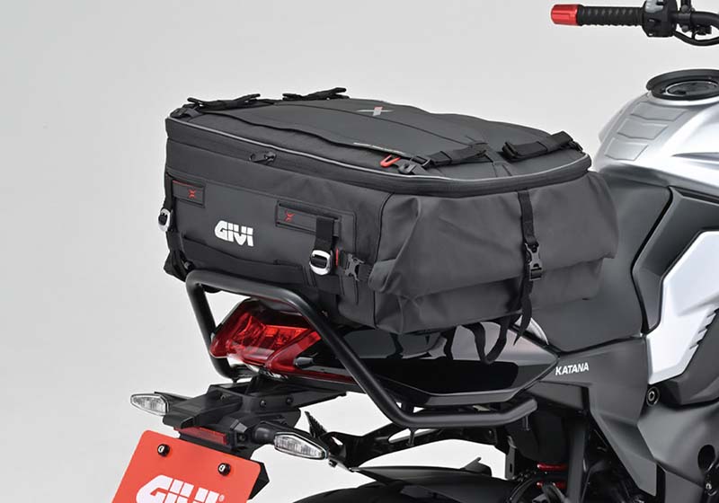 単体でも、ハードケースに装着しても使えるソフトバッグ！ デイトナのGIVIカーゴバッグシリーズが3サイズ発売！記事17