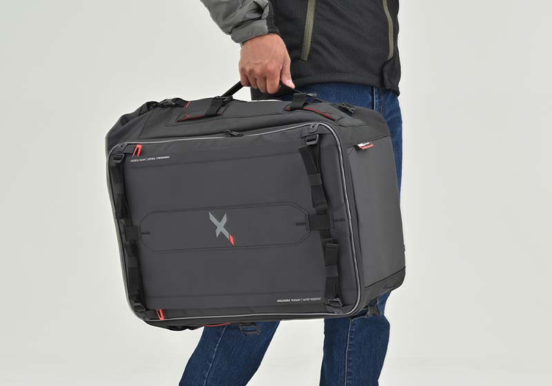 単体でも、ハードケースに装着しても使えるソフトバッグ！ デイトナのGIVIカーゴバッグシリーズが3サイズ発売！記事21