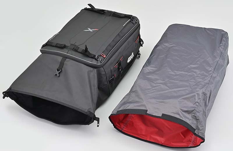 単体でも、ハードケースに装着しても使えるソフトバッグ！ デイトナのGIVIカーゴバッグシリーズが3サイズ発売！記事23