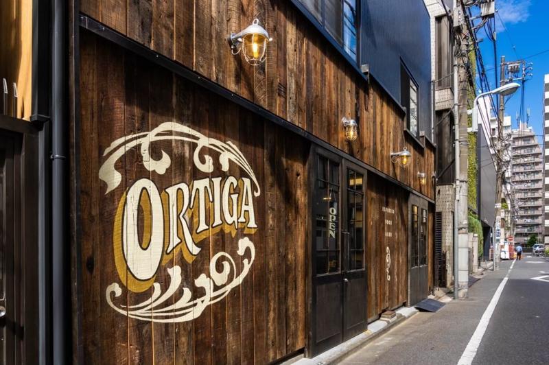 東京浅草のカフェ「ORTIGA」にロイヤルエンフィールドの各車両を展示