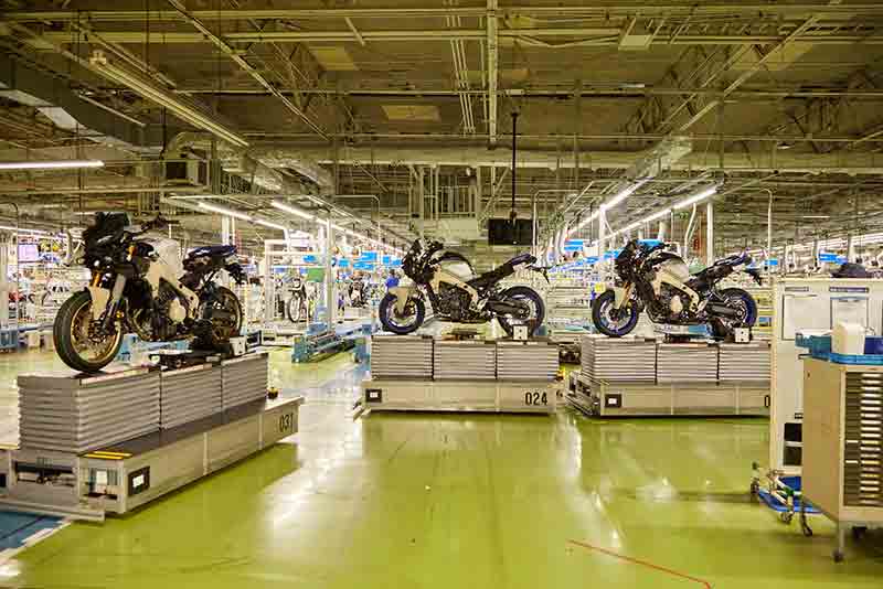 【ヤマハ】自動搬送車が支えるオートバイ組立工場の新方式「AGVバイパス方式」とは？ 記事3