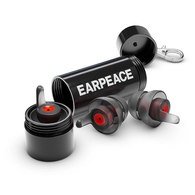 耳の健康と安全なモータースポーツ体験を目指して：ホンダ・レーシングスクール鈴鹿入校生に高機能耳栓「EARPEACE」が贈られる