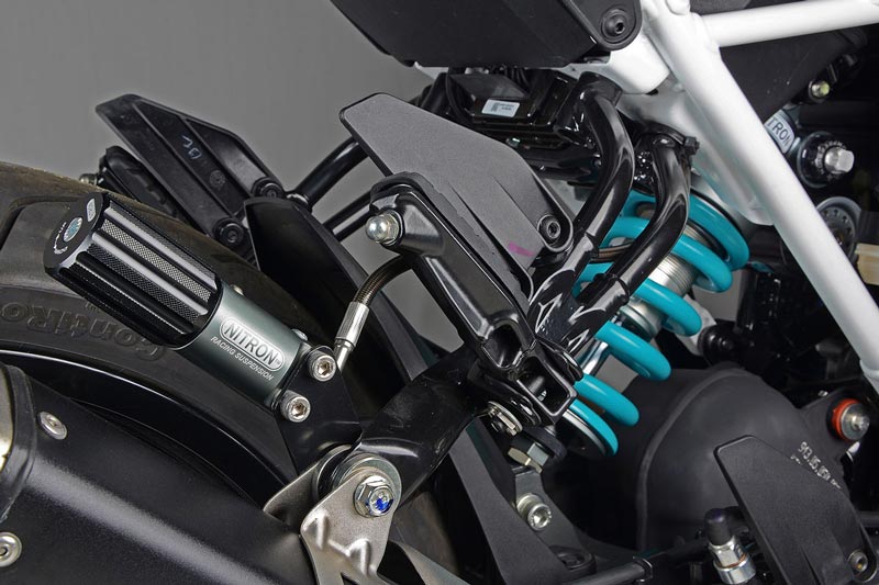 KTM 390 DUKE の足回りをグレードアップ！ ナイトロンからリアショックアブソーバー2モデルが発売　記事１