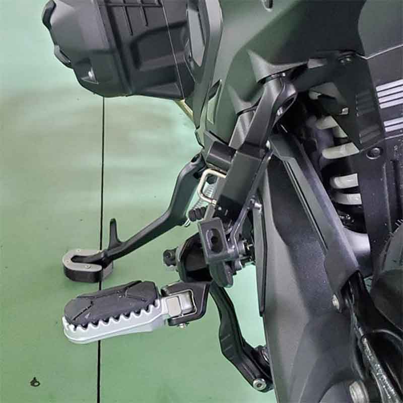 フィードスポーツジャパンから BMW R1300GS（’24）用「簡易ヘルメットホルダー」が発売！ 記事3