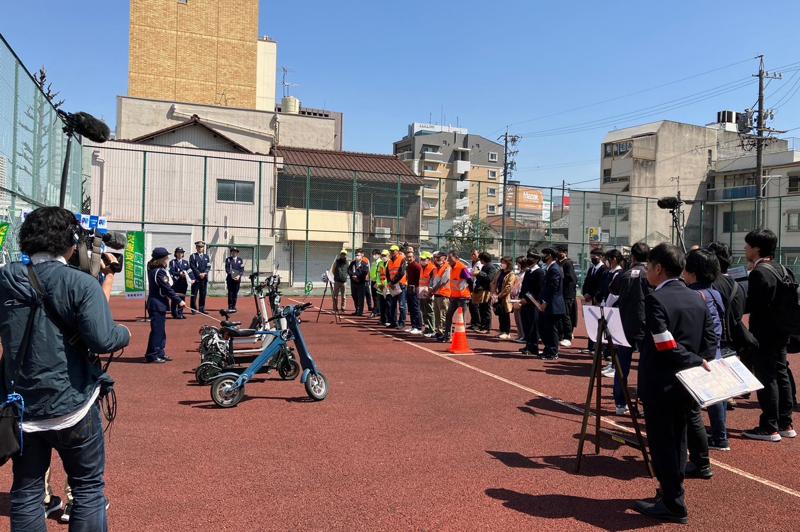 (株)ブレイズは、愛知県中村警察署が主催する「電動キックボードの外観を有する車両の実車講習会」に参画いたしました。