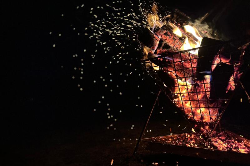 新しい焚き火の楽しみ方を提案！技術者が立ち上げたアウトドアブランド薄暮舎から熾火を楽しむ「熾火台」が登場