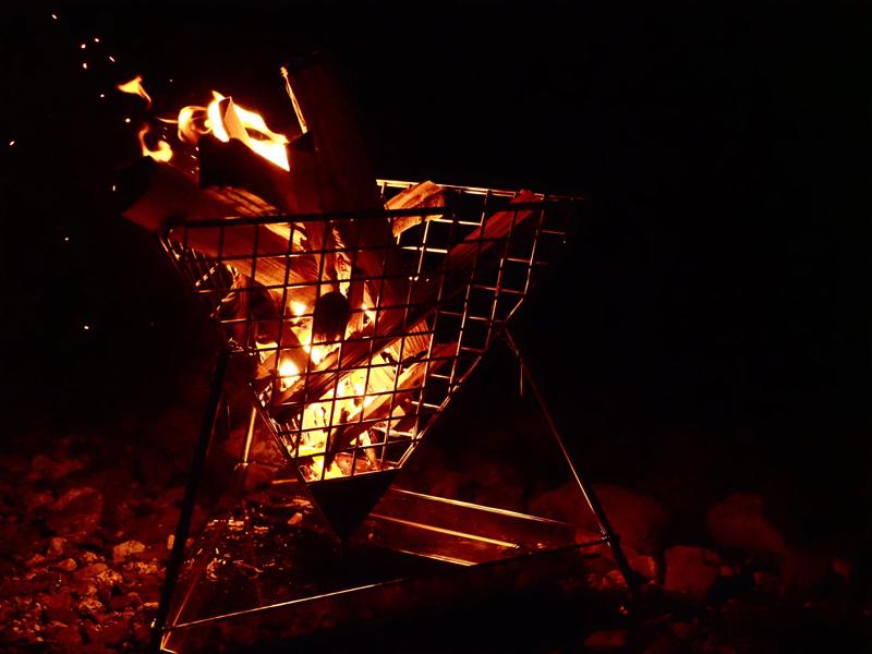新しい焚き火の楽しみ方を提案！技術者が立ち上げたアウトドアブランド薄暮舎から熾火を楽しむ「熾火台」が登場