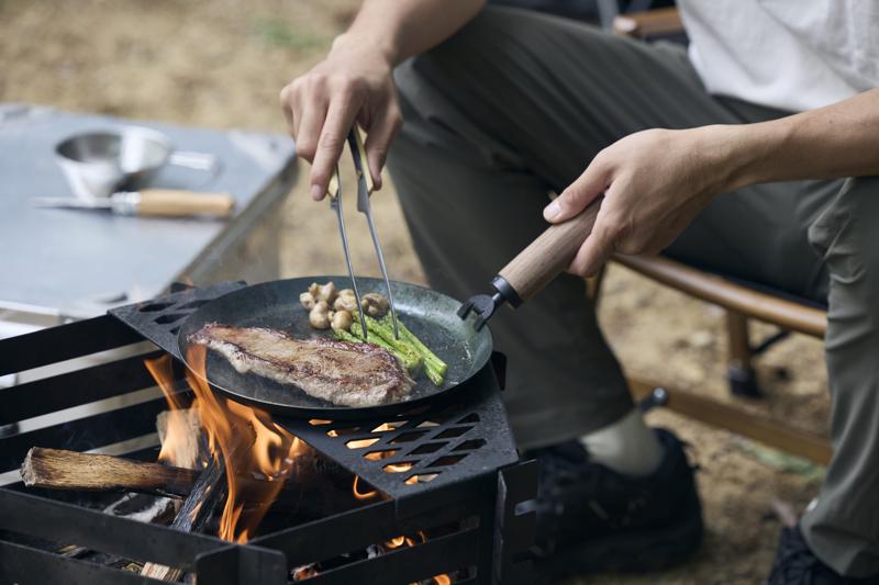 日本製にこだわり、焚き火調理に特化したキャンプ用調理ギア『WAQ