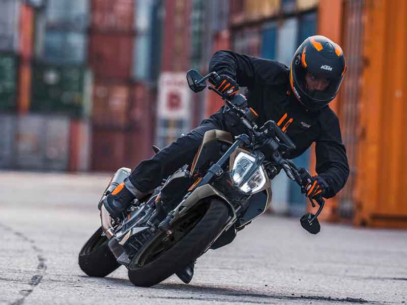 【KTM】ストリートモデル購入にお得なサポートが付いてくる「KTM ウェルカムキャンペーン」を8/3〜9/1まで実施！ 記事3