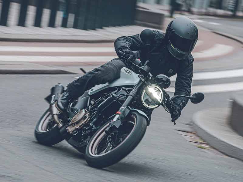 【ハスクバーナ・モーターサイクルズ】対象モデルにお得なサポートが付いてくる「Husqvarna Motorcycles ウェルカムキャンペーン」を8/3〜9/1まで実施！ 記事3