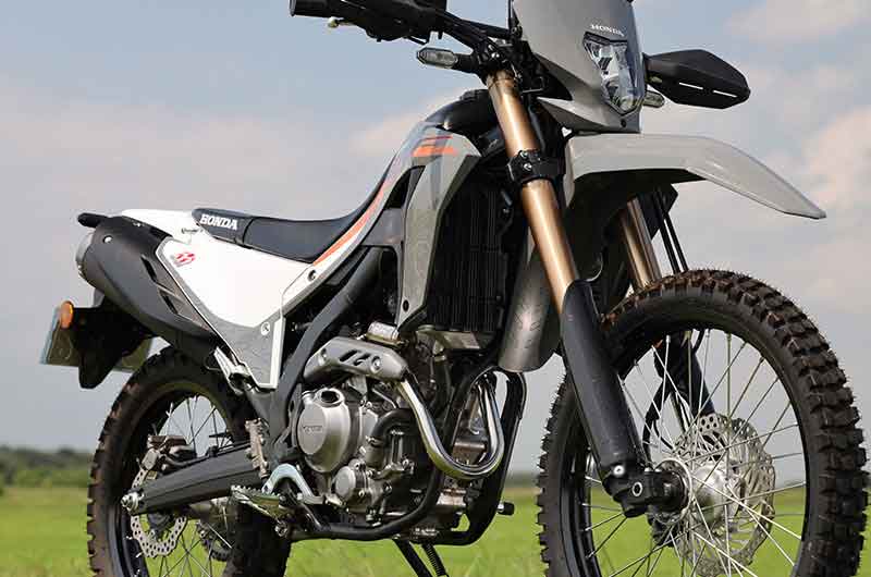 SP忠男から CRF250L（’23～）用「POWERBOX パイプ SANPO」が発売！ 記事2