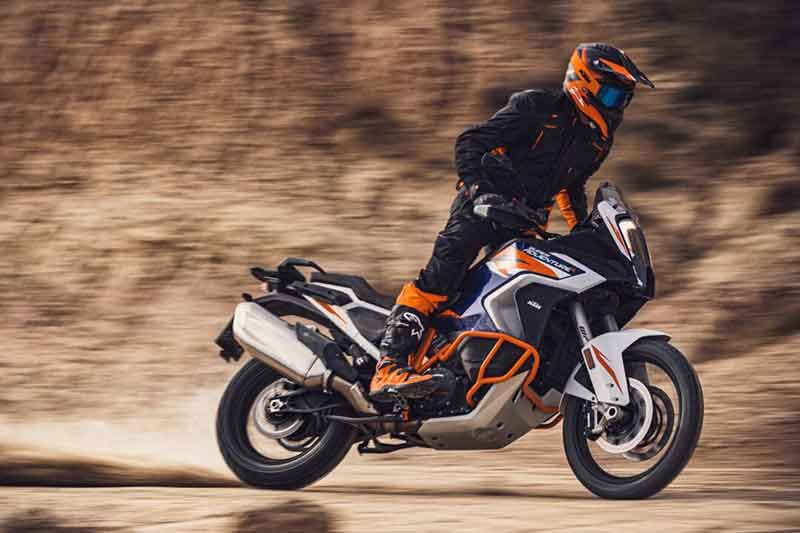 【KTM】最大66万円のキャッシュサポート！「KTM VツインLC8キャンペーン」を9/14～10/13まで開催 記事1