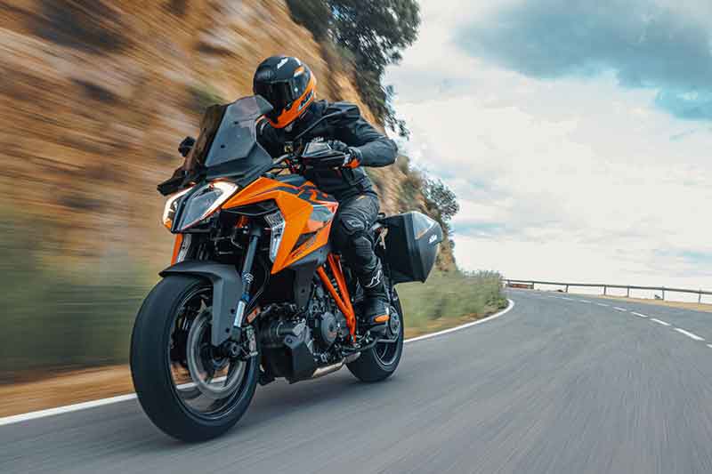 【KTM】最大66万円のキャッシュサポート！「KTM VツインLC8キャンペーン」を9/14～10/13まで開催 記事2