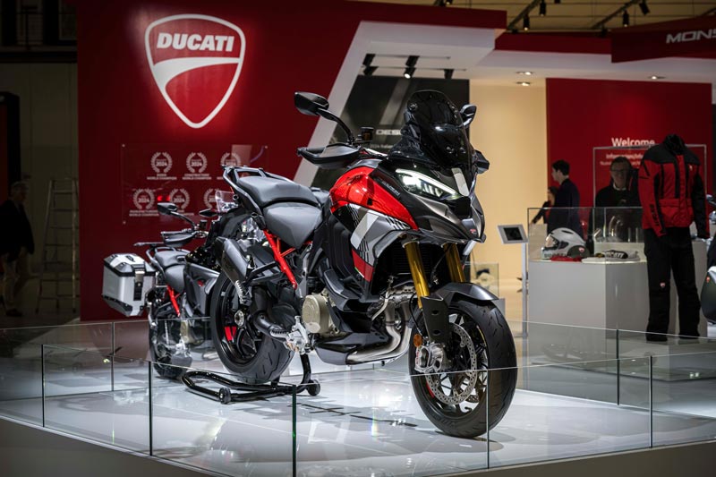 【ドゥカティ】EICMA 2024 にドゥカティ・ワールド・プレミアで公開した新型車両を展示　記事３