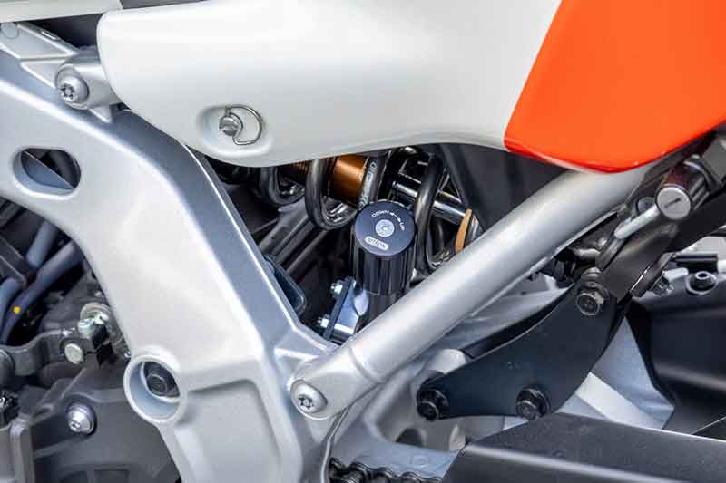 NITRON コラボアイテム！ XSR900GP（24-）用「モノショック R3 OVER×NITRON」がオーヴァーレーシングから発売 記事2