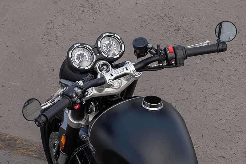 Motone のアルミダイキャスト製メーターカバー PEERLESS に新色「ブラック/ポリッシュ」が登場！（動画あり） 記事3