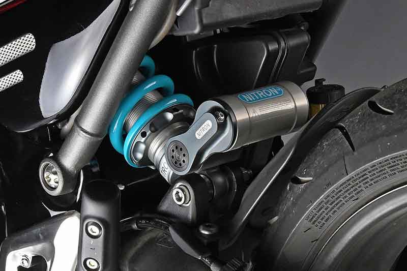 SPEED400 の足つきを改善する「ローダウンショックアブソーバー」がナイトロンから発売！ 記事1