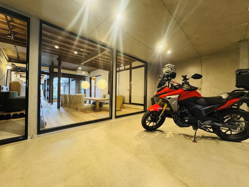 「売れない空き家」が“秘密基地”のようなライダー宿に　静岡・浜松市二俣に〈152INN〉誕生。本田宗一郎の故郷で空き家再生×地域活性の新モデルが始動