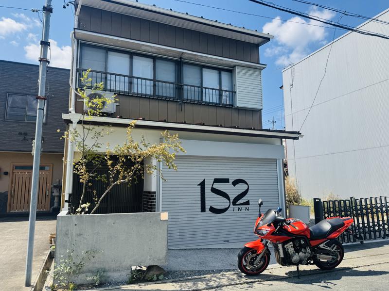 「売れない空き家」が“秘密基地”のようなライダー宿に　静岡・浜松市二俣に〈152INN〉誕生。本田宗一郎の故郷で空き家再生×地域活性の新モデルが始動