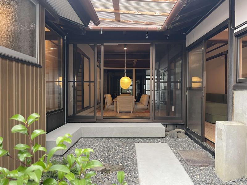 「売れない空き家」が“秘密基地”のようなライダー宿に　静岡・浜松市二俣に〈152INN〉誕生。本田宗一郎の故郷で空き家再生×地域活性の新モデルが始動