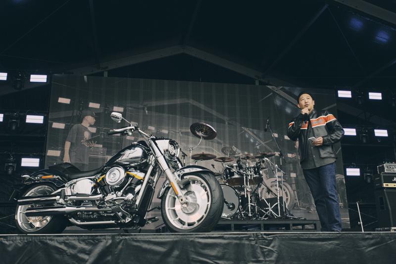 ハーレーカルチャーを“観る・乗る・聴く”で体感、1.4万人が熱狂した音楽とバイクの祭典「BLUE