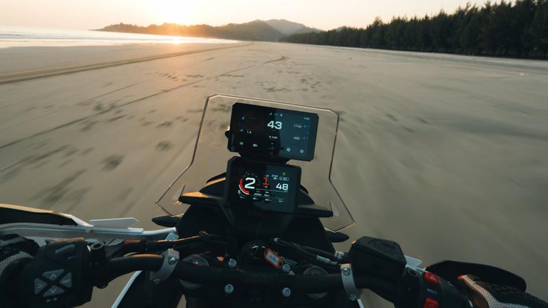 【無料抽選】33名様に豪華オプションプレゼント！バイクナビ革命「AIO-6」Makuake応援キャンペーン